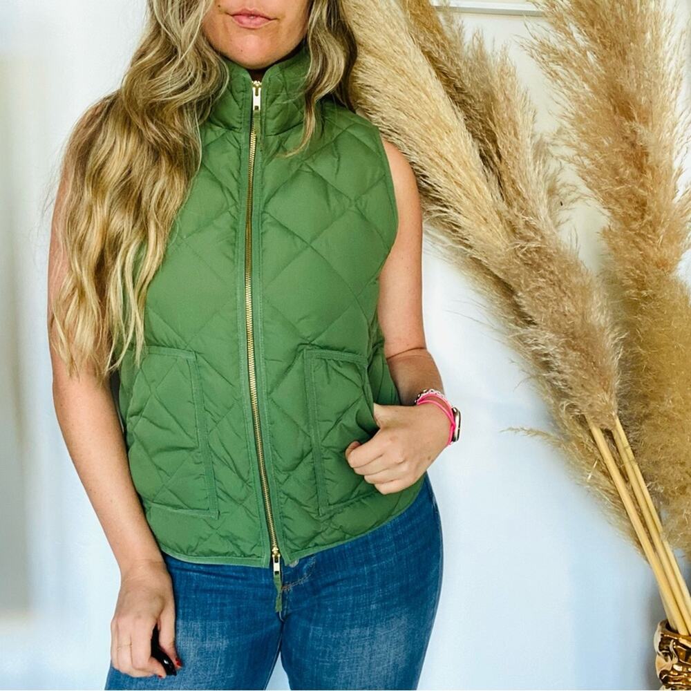 J CREW Olive Green Quilted Puffer Down Gold Zip Vest Jacket Layer Pockets M - Picture 8 of 9